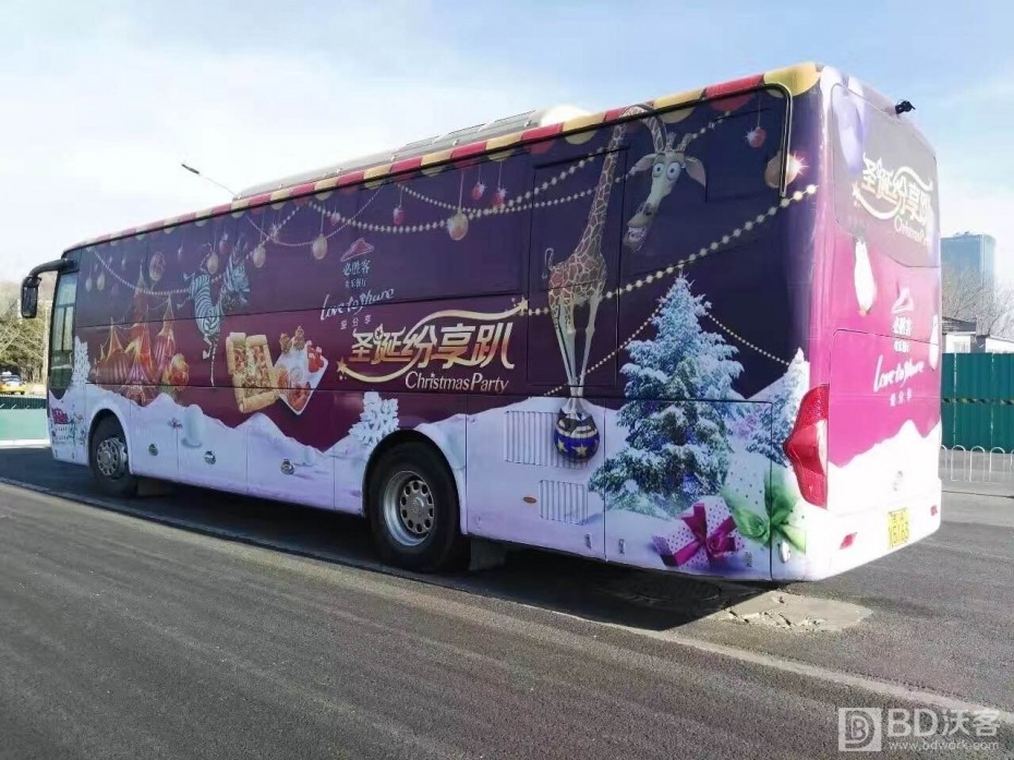 【嗒嗒巴士】提供线上app/微信公众号/主题巴士车身